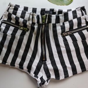 LOVE CULTURE BLACK AND WHITE STRIPED SHORTS WITH ZIPPER